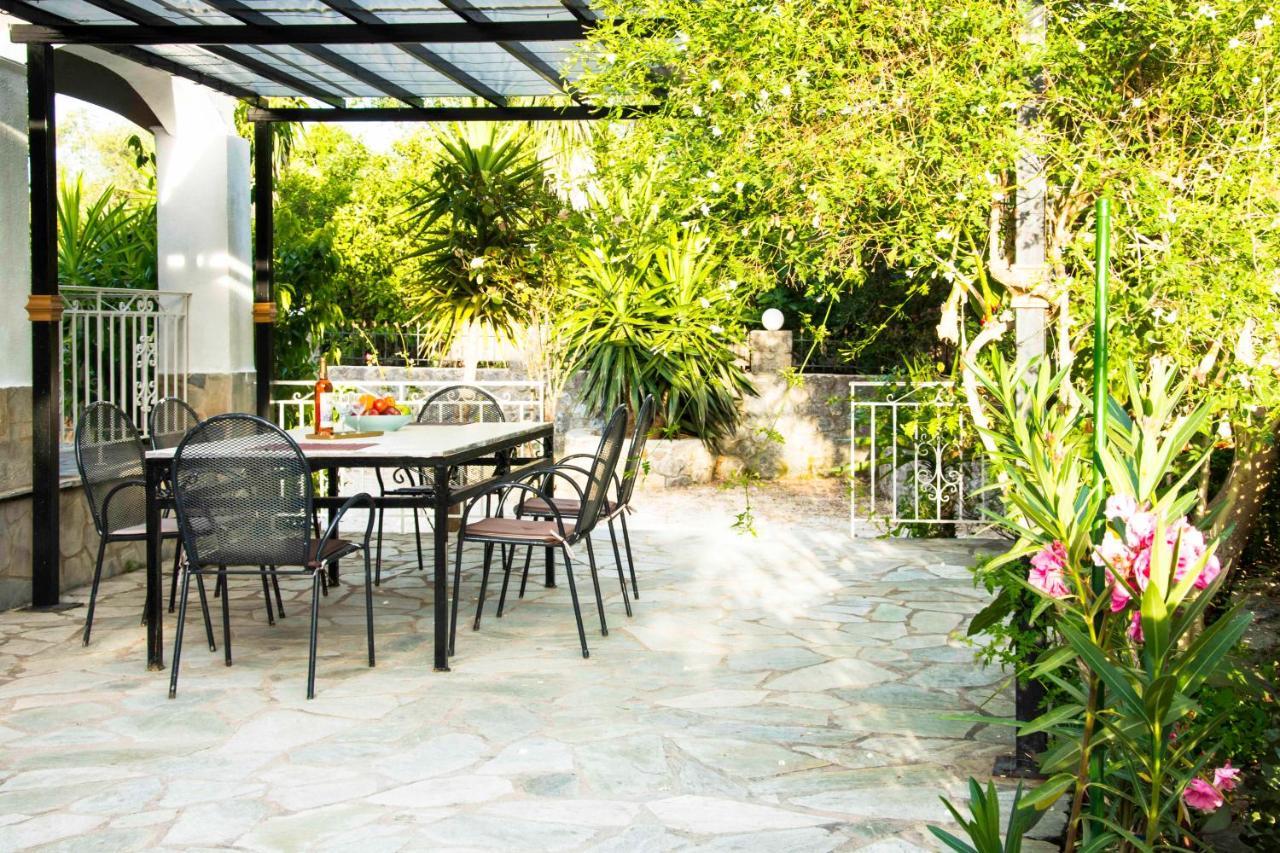 Villa Eros Vatos Exterior photo